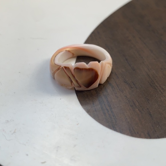 Shell three heart ring. - Picture 2 of 2